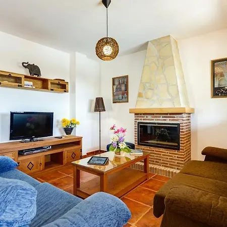 Sleeps 6 Pool Air Con Wifi *