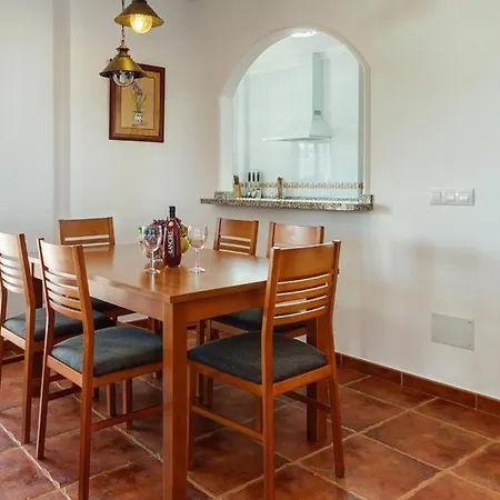 Villa Sleeps 6 Pool Air Con Wifi